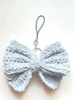 リボンチャーム キーホルダー 編み物ハンドメイド 水色