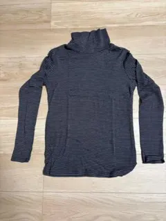 黒とグレーのストライプ長袖カットソー