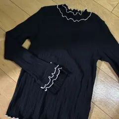 axes femme ブラック フリル長袖トップス