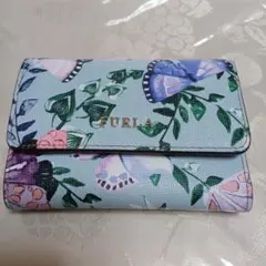 FURLAのお財布バタフライ柄