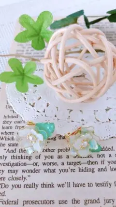 No.142 ホワイトミニフラワーイヤリング