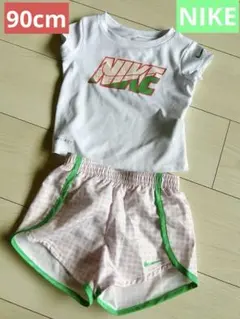 NIKE ロゴプリント Tシャツとショートパンツ セット