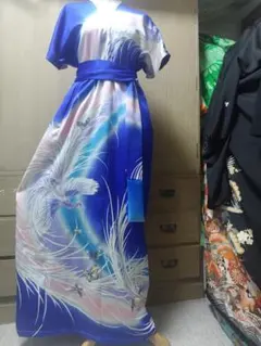 振袖絹ストール付きリメイクワンピースです。