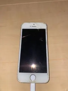 Apple iPhone 5sホワイト ひび割れあり