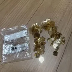 花モチーフ ゴールドメッキ ロングピアス