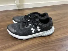 Under Armour Charged スニーカー ブラックのサムネイル