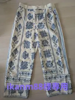 ZARA 青い刺繍のカジュアルパンツ Sサイズ
