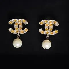 CHANEL ココマーク フェイクパール スイングピアス - メルカリ