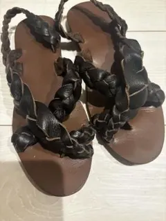 ブラウン　編み込みデザイン フラットサンダル