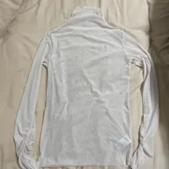 ホワイトタートルネック長袖トップス