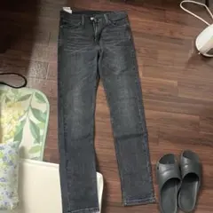 Levi's ダークグレー ストレートデニム