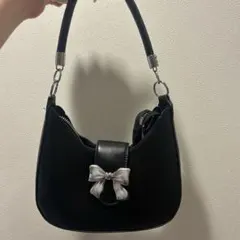リボン付き黒ショルダーバッグ
