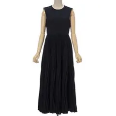 マメクロゴウチ　Curved Pleated Sleeveless Dress