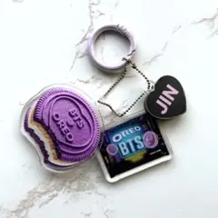 BTS オレオ じゃらじゃらキーホルダー - メルカリ