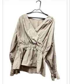 GU ベージュ ラップシャツ Sサイズ