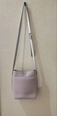ショルダーバッグ　ベビーピンク色
