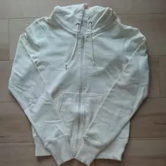 ユニクロ オフホワイトパーカー