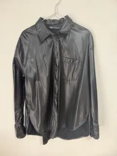 【大幅値下げ中】ZARA 黒 合成皮革 ボタン付きシャツ(オーバーサイズ)