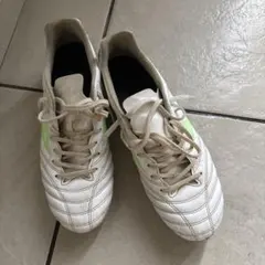 売り尽くし値下げ中！！ミズノ　サッカーシューズ スパイク ホワイト/グリーン