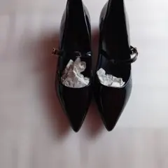 新品　未使用ブラックエナメルポインテッドトゥパンプス　24センチ