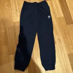アディダスオリジナル　ズボン