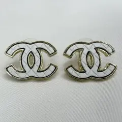 CCロゴピアス キルティングデザイン ホワイト ゴールド ラスト1点‼️