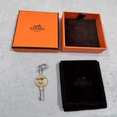 HERMES キュリオジテ キーチャーム ペンダントトップのサムネイル