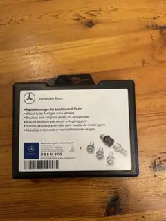Mercedes-Benz 純正 ホイールロックボルトセット B66470155のサムネイル