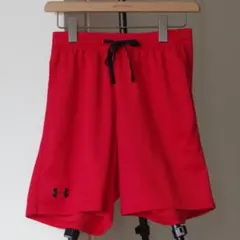 Under Armour　レッド　ショートパンツ SM