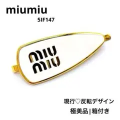 【極美品丨箱付】ミュウミュウ ヘアクリップ 現行ロゴ カラーエナメル ホワイトのサムネイル