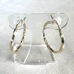 美品 K18フープピアス 輪 ひねり 18金ピアス 1.1g P806