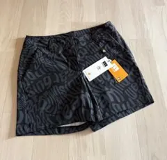 新品未使用　MUNSING WEAR マンシングウェア 総柄ショートパンツ　9のサムネイル