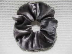 ラインストーン付きベロア生地シュシュ　グレー系