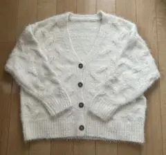 ホワイト ケーブル編み Vネックカーディガン