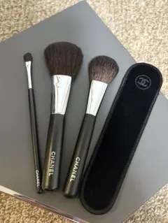 CHANEL シャネルメイクブラシセット ケース＋ブラシ4本 - メルカリ