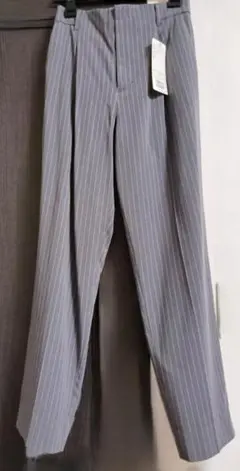 新品　テーパードパンツ　テチチ★te chichi パンツ ストライプ グレー