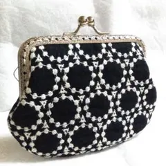 ハンドメイド　がま口小銭入れ　小物入れ　刺繍まる模様