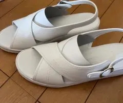 新品　reposar ホワイト ナースサンダルのサムネイル