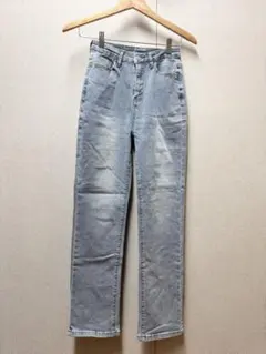 ストレートデニムパンツ