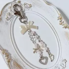 【No.142】ビーズキーホルダー　チャーム　クリームホワイト　ピンク　y2k