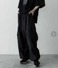 ワイドバギーシルエット カーゴパンツ ブラックナイロンのサムネイル
