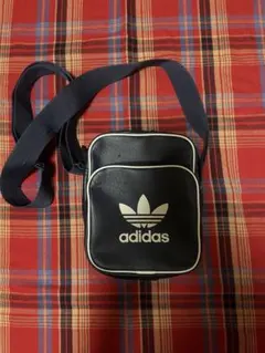 adidas ネイビー ショルダーバッグのサムネイル