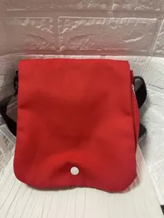 鮮やかなレッド ショルダーバッグのサムネイル