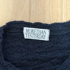 MORETHAN YESTERDAY 半袖トップス ブラック