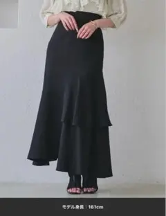 黒 フリルティアードスカート