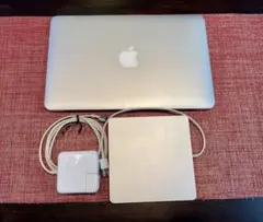Apple MacBook Air 11インチ USB SuperDrive付のサムネイル
