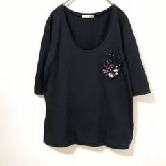 ヒアーズタウン　ビジュー付きポケット　半袖カットソー 黒色　シンプル　Uネックのサムネイル