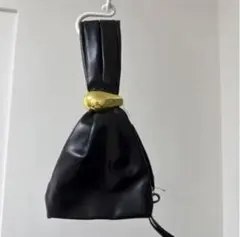 黒の巾着型ハンドバッグ　パーティーバック