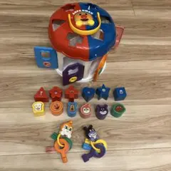 【欠品なし】アンパンマン　入れよう！開けよう！できるかな？かぎいっぱい育脳パズル
