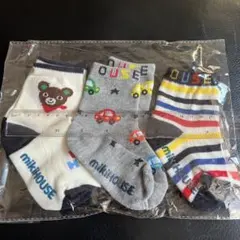 最後一つミキハウスの可愛いデザインのベビー靴下3足セット。大体11-15cm